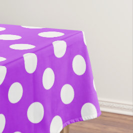Weißpolka Punkte auf leuchtend lila Tischdecke