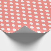 Weißpolka-Punkte auf Pfirsich Geschenkpapier (Ecke)