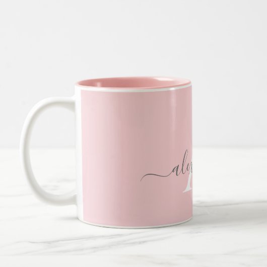 Weißrosa Name Initial Monogram Elegant Script Zweifarbige Tasse (Links)