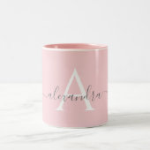 Weißrosa Name Initial Monogram Elegant Script Zweifarbige Tasse (Mittel)