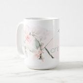 Weißrosa Rosenmonogramm-Letter K Kaffeetasse (Vorderseite Links)