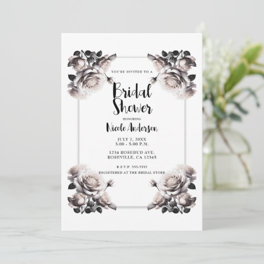 Weißrosen-Shabby Chic-Dusche Einladung (Stehend Vorderseite)