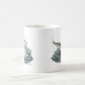 Weißschwan auf Wasser Kaffeetasse (Mittel)