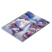 Weißschwan und Cygnet mit Lila Rose Notizblock (Linke Seite)