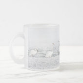 Weißschwäne im Winterschnee Mattglastasse (Links)