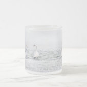 Weißschwäne im Winterschnee Mattglastasse (Mittel)