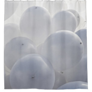 Weißspielzeug-Balloons Duschvorhang