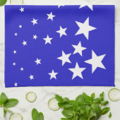 Weißsternmuster auf blauem Hintergrund Geschirrtuch (Gefaltet)