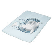 Weißwal Blau Badematte (Schrägansicht)