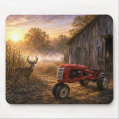 Weißwedelhirsch und alter Traktor im Morgennebel Mousepad (Vorne)