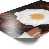 Weißwilde Rose auf kugelfarbenen Herbstblättern Fotodruck (Ecke)