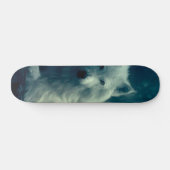 Weißwolf im Nachwald Skateboard (Horizontal)
