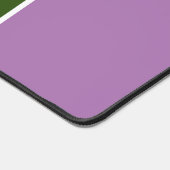 Weite waldgrüne vertikale Streifen auf Lavendel Schreibtischunterlage (Ecke)