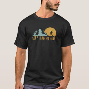 Weiter Hämmern Wander Berg Trail Laufen T-Shirt