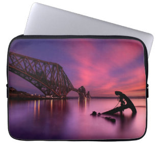 Weiter Schienen-Brücke an Sonnenuntergang Laptopschutzhülle