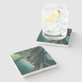 Weites Gesicht im antiken Baumwald Steinuntersetzer (Seitenansicht)