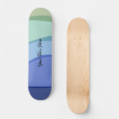 Weitläufiger, moderner Design hellblauer Text Skateboard (Vorderseite)