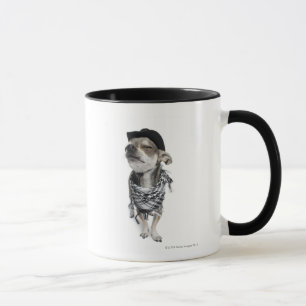 Weitwinkel von Chihuahua mit seinem mustert Tasse