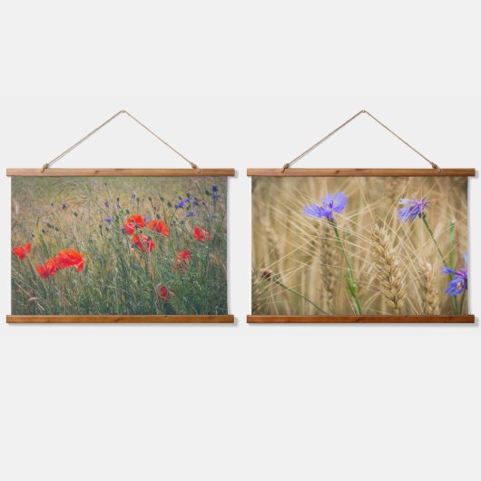 Weizenfeld mit Mohn und Maisblumen Wandteppich Mit Holzrahmen (Doppelt)