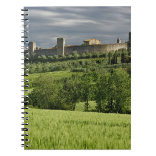 Weizenfeld und entferntes Monteriggioni, in der Notizblock