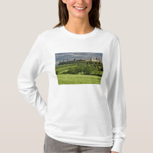 Weizenfeld und entferntes Monteriggioni, in der T-Shirt