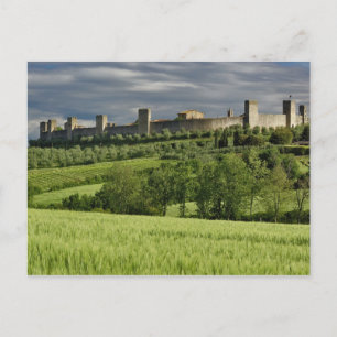 Weizenfeld und ferne Monteriggioni, im Postkarte