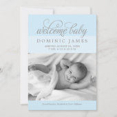Welcome Baby Boy Elegante Light Blue Foto Birth Ankündigung (Vorderseite)