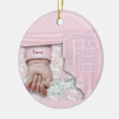 Welcome Baby Girl (anpassbar) Keramikornament (Links)