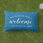 Welcome Blue Personalisiert Familienname Kissen Für Draußen<br><div class="desc">Einfach stylische Lumbalwurfkissen mit der Funktion "Willkommen" moderner Schrift in Weiß mit eigenem Bogentext, der mit dem Nachnamen Monogramm Ihrer Familie und Ihrer Straßenadresse personalisiert werden kann. Zwei Seiten Design auf der Vorder- und Rückseite inklusive. Der weiße Text und der kobaltblaue Hintergrund können so geändert werden, dass sie mit Ihrer...</div>