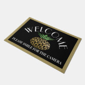 Welcome Door Mat - Lächeln für die Kamera Fußmatte (Schrägansicht)