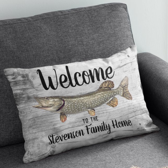 Welcome Fishing Pike Familienname Zuhause Hütte Dekokissen (Von Creator hochgeladen)
