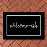 "Welcome-ish" Funny Introvertierte Antisocial Text Fußmatte<br><div class="desc">Es ist lustig,  weil es wahr ist. Du bist willkommen. Diese humorvolle Texttür-Matte ist für Introvertierte,  die Antisozial,  und die sozial Unbehaglichen,  die Gäste mit ein wenig Zögern und vielleicht sogar etwas Angst empfangen. Einfache,  elegante Schrift Typografie auf klassischem schwarzen Hintergrund. Unerwartet,  sonderbar und nur ein wenig sarkastisch.</div>