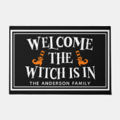 "Welcome, The Witch Is In" Funny Halloween Fußmatte (Vorderseite)