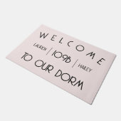 "Welcome to our Dorm" Individuellen Namen und Room Fußmatte (Schrägansicht)