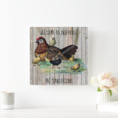 Welcome to Our Roost Rustic Chicken Clock Quadratische Wanduhr (Zuhause)