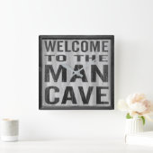 Welcome to the Man Cave Wall Clock Quadratische Wanduhr (Zuhause)