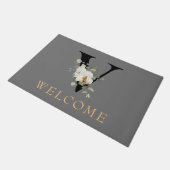 WELCOME White Floral Gold Accelerator Monogram V Fußmatte (Schrägansicht)
