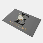 WELCOME White Floral Gold Akzente Monogramm E Fußmatte (Schrägansicht)