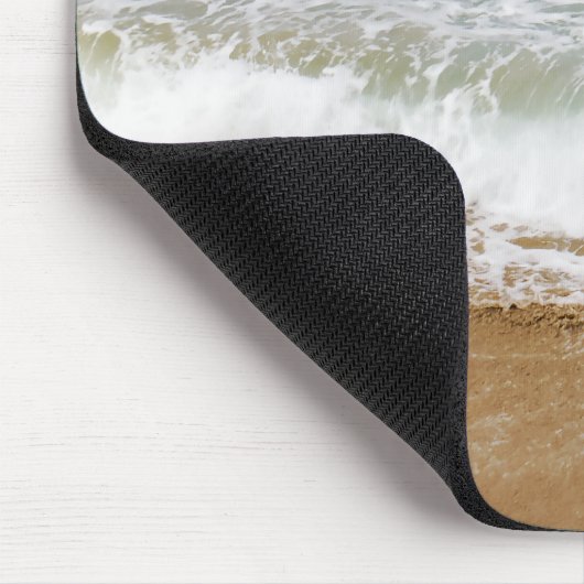 Welle auf dem Strand Mousepad (Ecke)