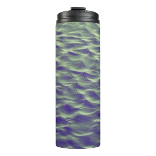 Welle auf dem Wasserkörper Thermosbecher