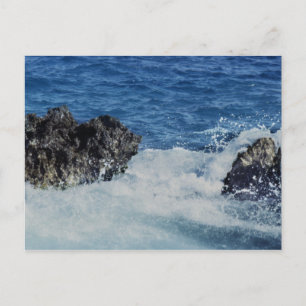 Welle, die sich auf Korallenrockkarten ausbreiten Postkarte