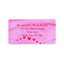 Welle roter Herzen auf rosafarbenen Adressmarken