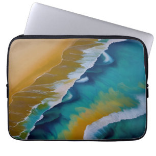 Wellen an einem Sandstrand Laptopschutzhülle