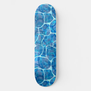 Wellen auf einer blauen Wasserfläche in einem Pool Skateboard
