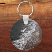 Wellen brechen auf einem Sandstrand Schlüsselanhänger (Vorderseite)