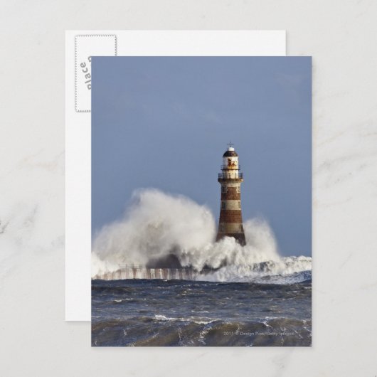 Wellen, die gegen das Leuchtturm Roker abstürzen Postkarte (Vorne/Hinten)