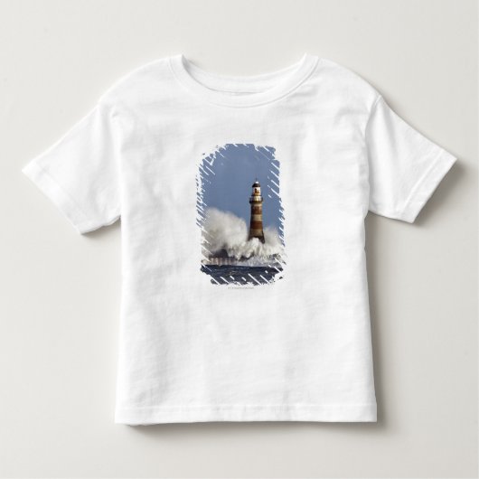 Wellen, die gegen Roker Leuchtturm zusammenstoßen Kleinkind T-shirt (Vorderseite)