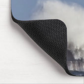 Wellen, die gegen Roker Leuchtturm zusammenstoßen Mousepad (Ecke)