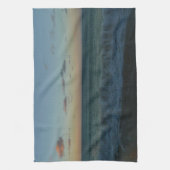 Wellen, die in der Sonnenuntergang-Landschaft abst Handtuch (Vertikal)