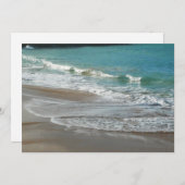 Wellen, die sich am türkisblauen Meer am Strand sa (Vorne/Hinten)